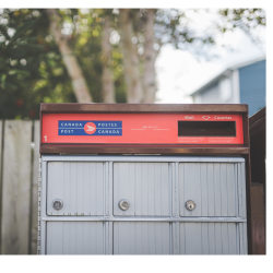 Boîte aux lettres communautaire de Postes Canada.